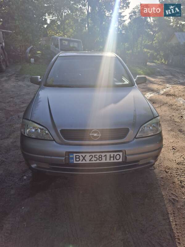 Седан Opel Astra 2003 в Нетешине