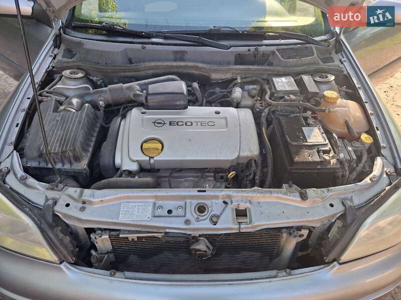 Седан Opel Astra 2003 в Нетешине