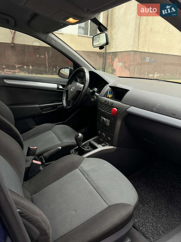 Универсал Opel Astra 2004 в Звягеле