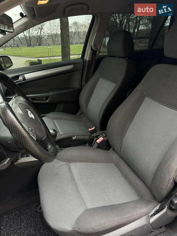 Универсал Opel Astra 2004 в Звягеле