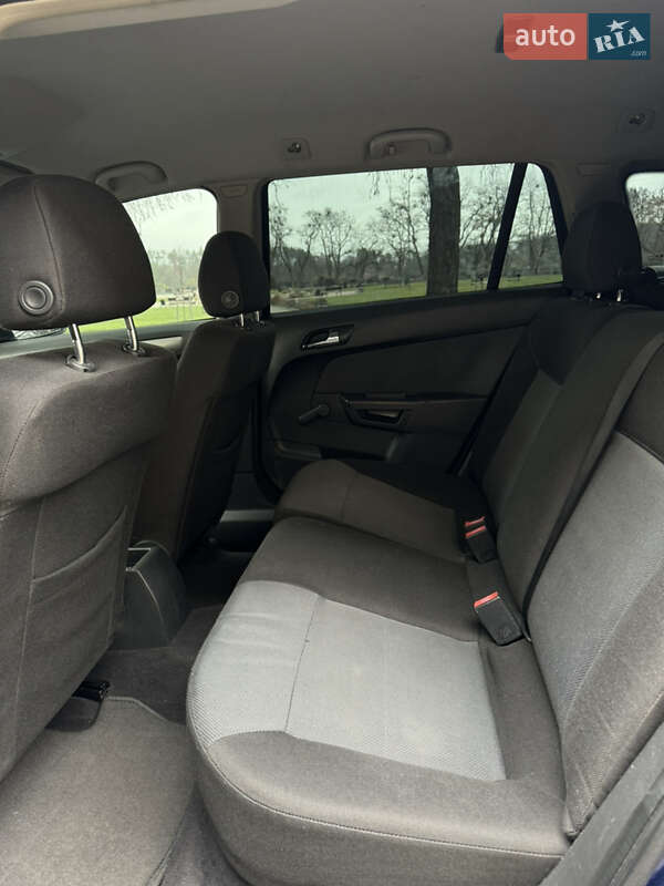 Универсал Opel Astra 2004 в Звягеле