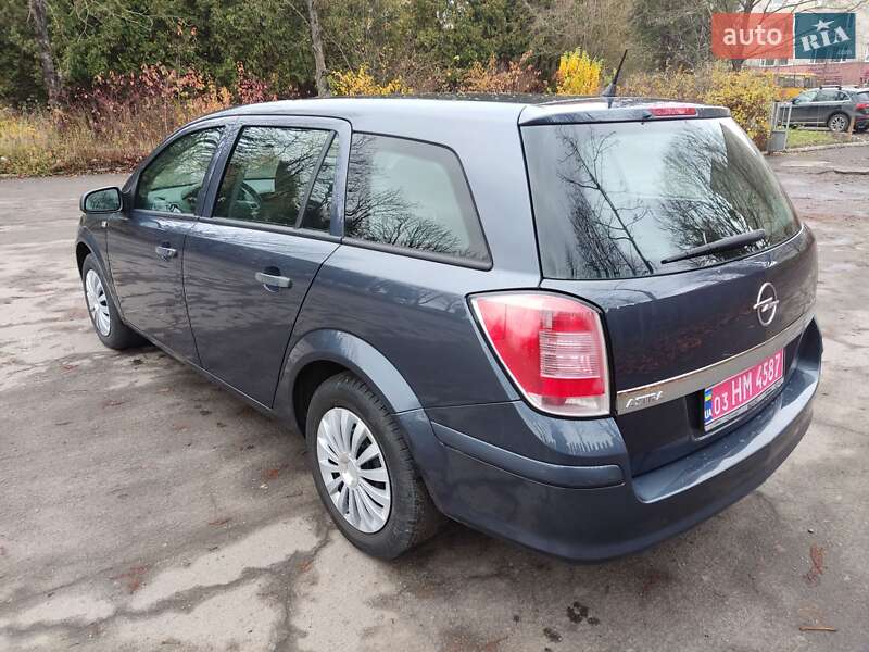Універсал Opel Astra 2010 в Луцьку
