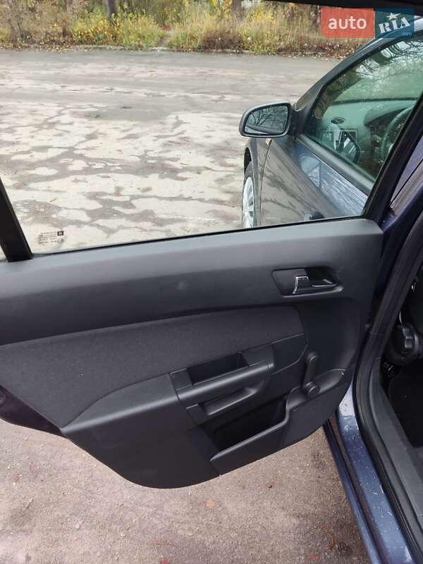 Універсал Opel Astra 2010 в Луцьку