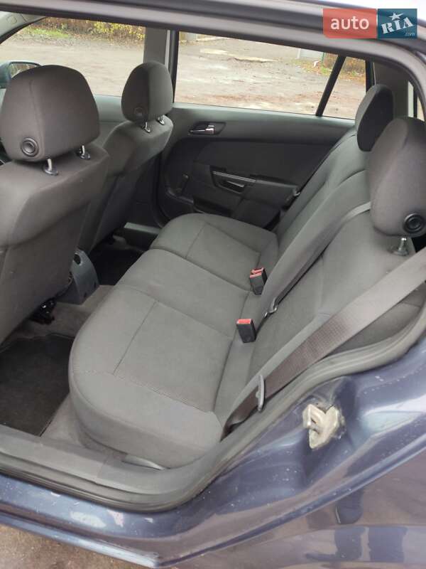 Універсал Opel Astra 2010 в Луцьку