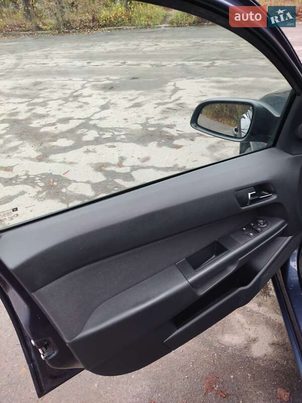 Універсал Opel Astra 2010 в Луцьку