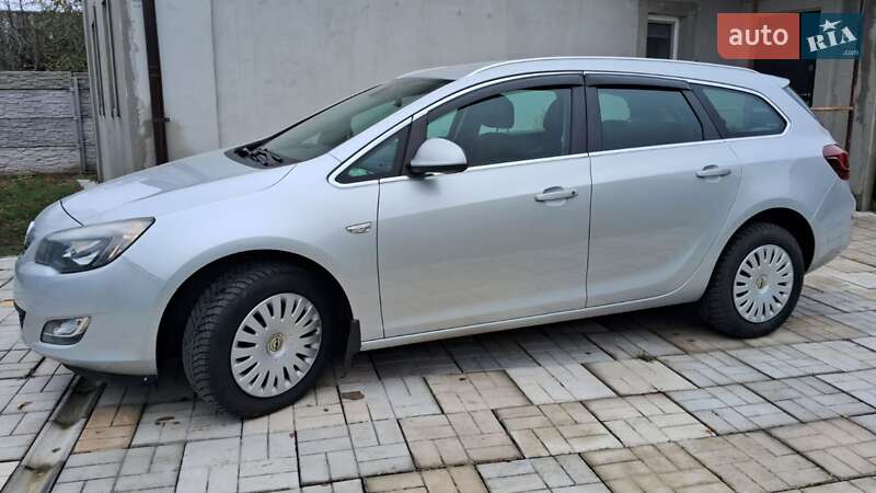 Універсал Opel Astra 2011 в Миргороді