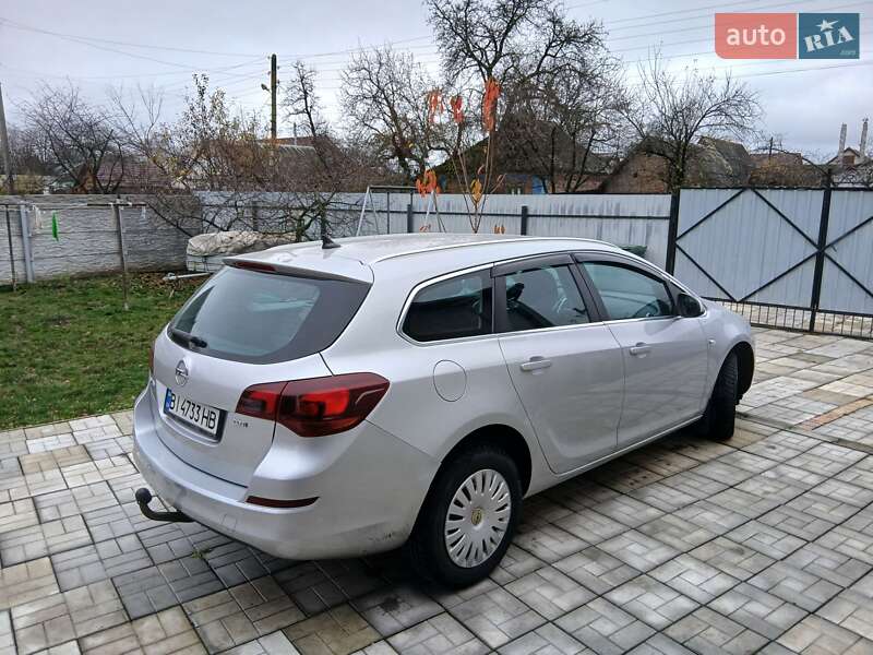 Універсал Opel Astra 2011 в Миргороді