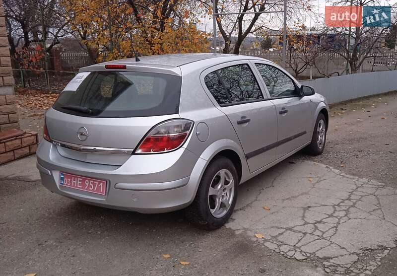 Хэтчбек Opel Astra 2009 в Новониколаевке
