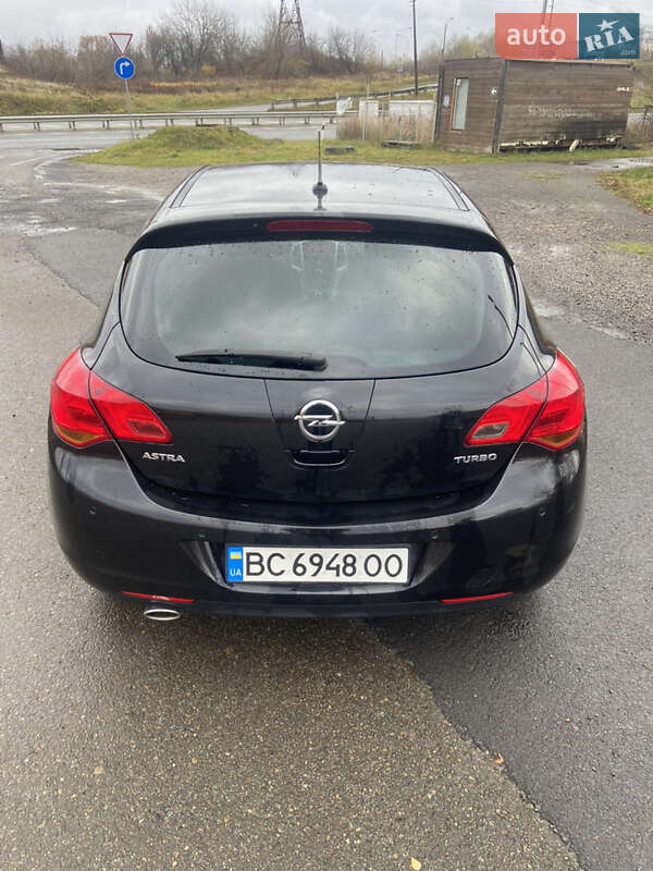 Хэтчбек Opel Astra 2011 в Стрые