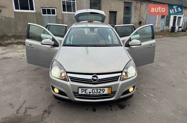 Універсал Opel Astra 2010 в Луцьку
