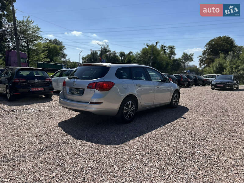 Универсал Opel Astra 2011 в Ровно