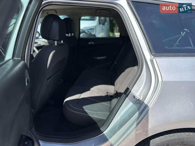 Универсал Opel Astra 2011 в Ровно