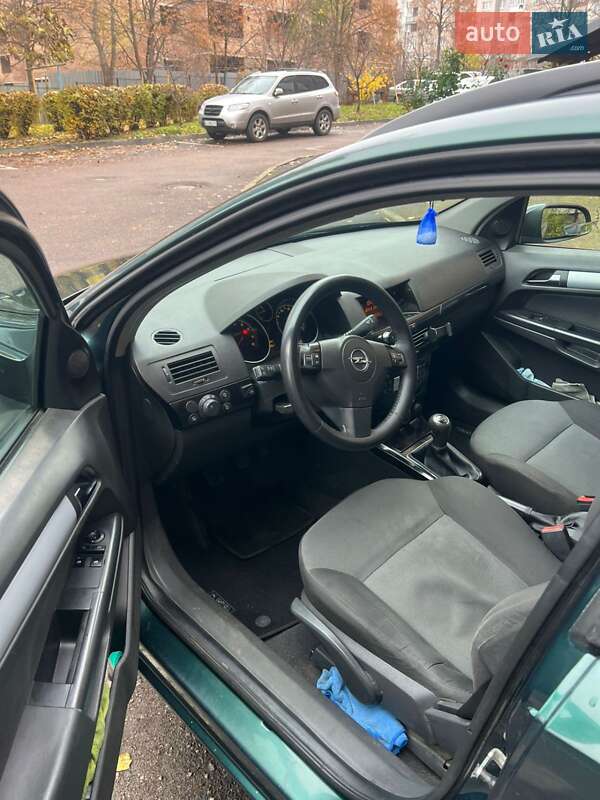 Універсал Opel Astra 2005 в Луцьку
