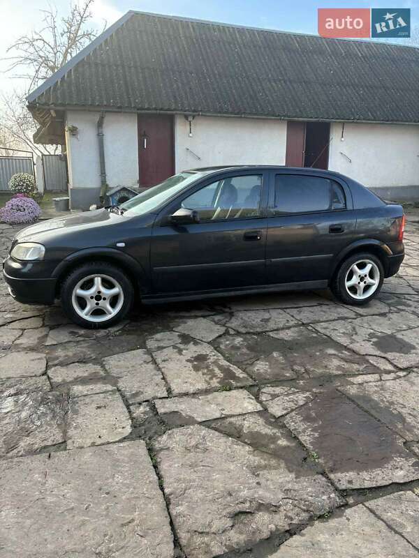 Седан Opel Astra 1998 в Чорткові