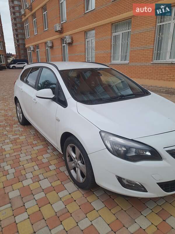 Opel Astra 2011 Opel Astra 2011