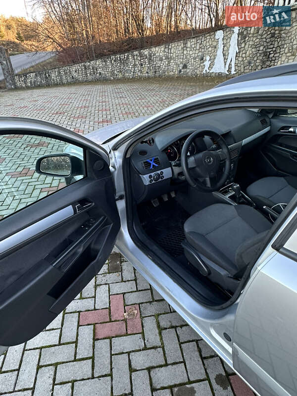 Универсал Opel Astra 2005 в Рожнове