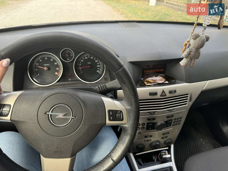 Универсал Opel Astra 2008 в Бучаче