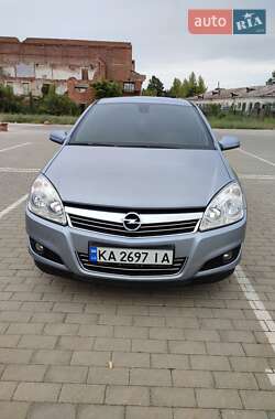 Хетчбек Opel Astra 2008 в Ромнах