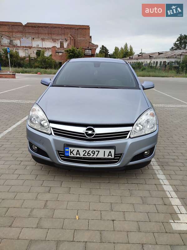 Хэтчбек Opel Astra 2008 в Ромнах фото Хэтчбек Opel Astra 2008 в Ромнах