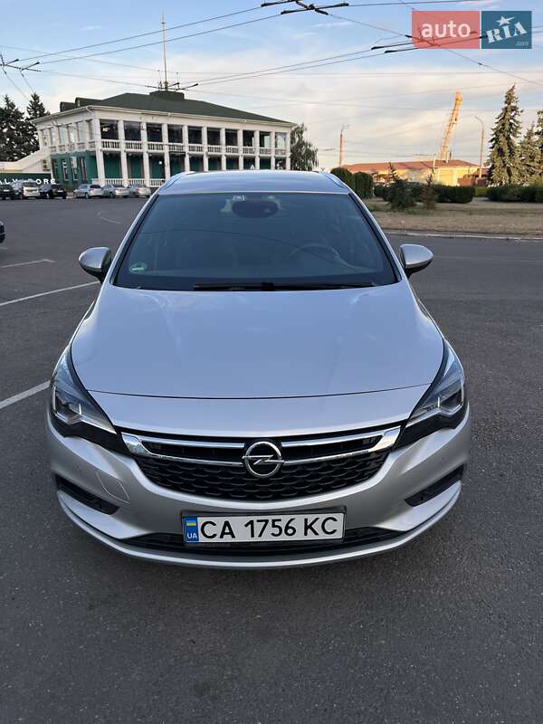 Універсал Opel Astra 2016 в Черкасах