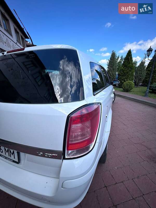 Универсал Opel Astra 2010 в Стрые