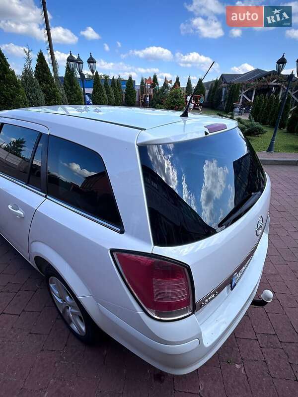 Универсал Opel Astra 2010 в Стрые