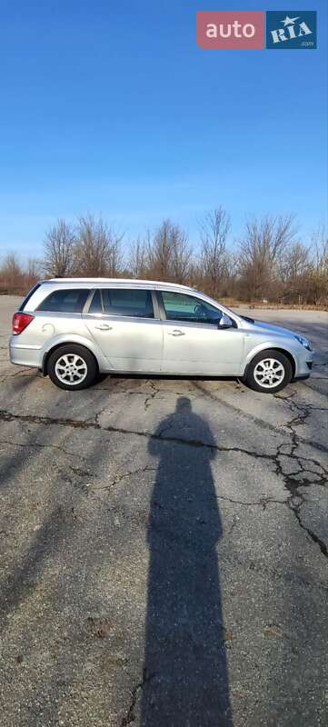 Универсал Opel Astra 2010 в Киеве