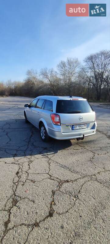 Универсал Opel Astra 2010 в Киеве