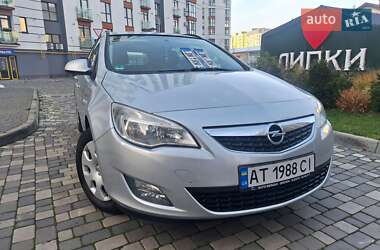 Універсал Opel Astra 2012 в Івано-Франківську