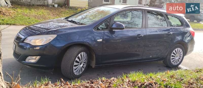 Універсал Opel Astra 2011 в Кам'янець-Подільському