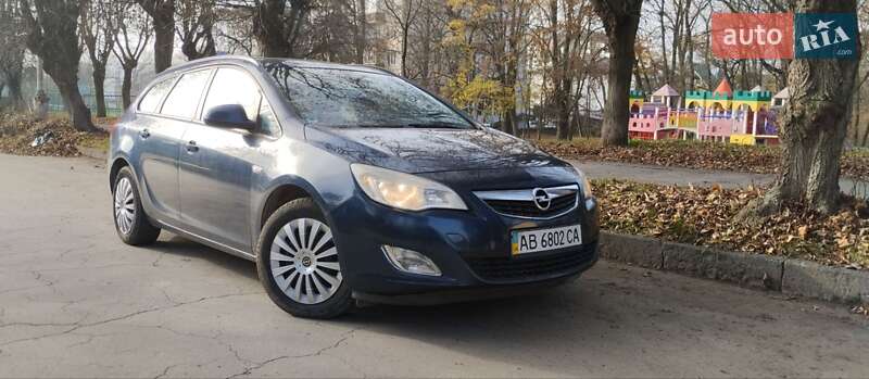 Універсал Opel Astra 2011 в Кам'янець-Подільському