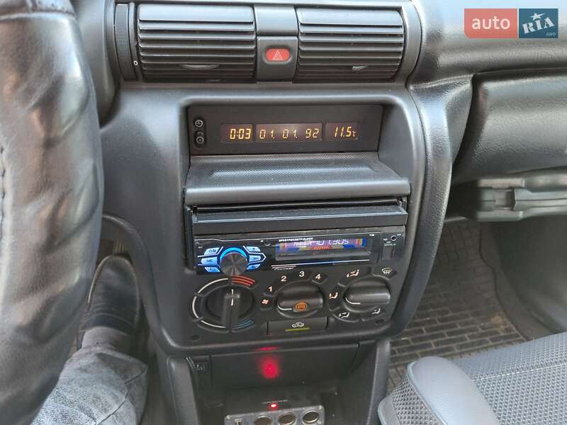 Седан Opel Astra 1994 в Днепре