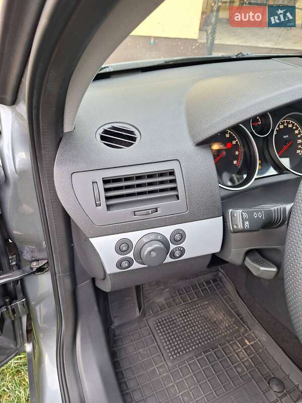 Универсал Opel Astra 2005 в Луцке