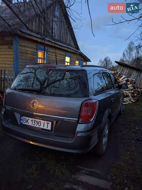 Универсал Opel Astra 2004 в Рокитном