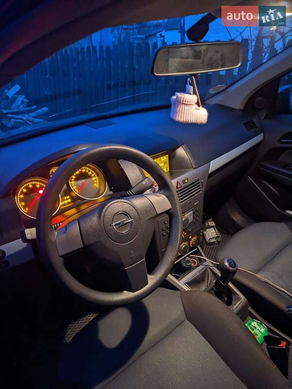 Универсал Opel Astra 2004 в Рокитном