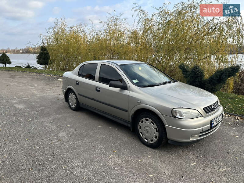 Седан Opel Astra 2008 в Ставищі