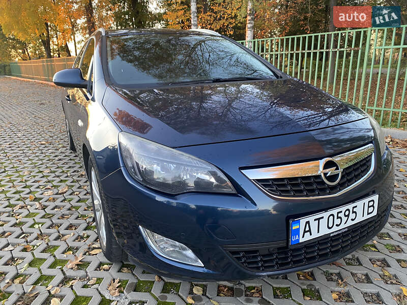 Универсал Opel Astra 2012 в Ивано-Франковске