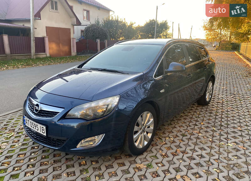 Универсал Opel Astra 2012 в Ивано-Франковске