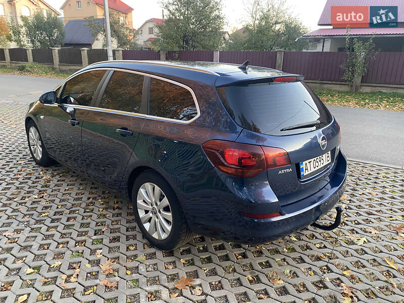 Универсал Opel Astra 2012 в Ивано-Франковске