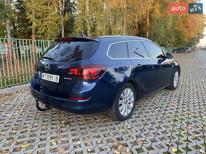 Универсал Opel Astra 2012 в Ивано-Франковске