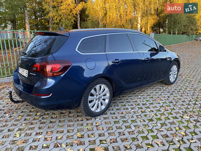 Универсал Opel Astra 2012 в Ивано-Франковске