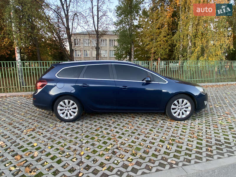 Универсал Opel Astra 2012 в Ивано-Франковске