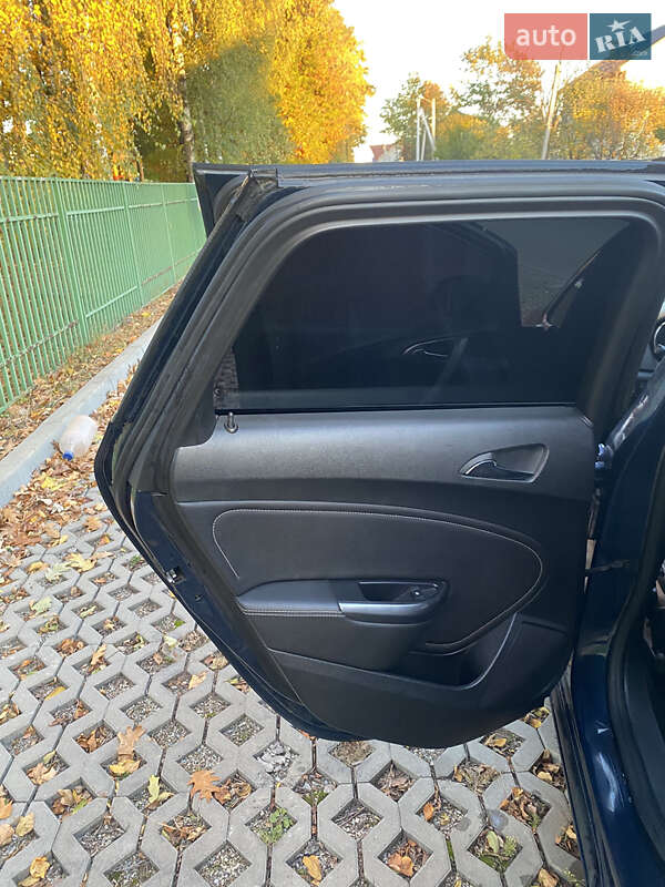 Универсал Opel Astra 2012 в Ивано-Франковске