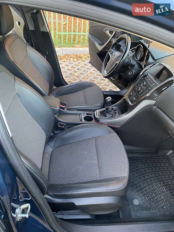 Универсал Opel Astra 2012 в Ивано-Франковске