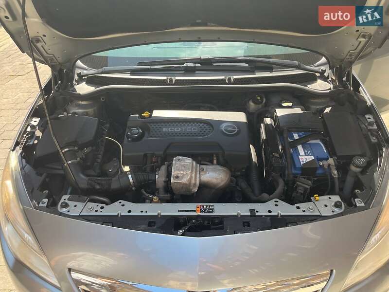 Універсал Opel Astra 2011 в Львові