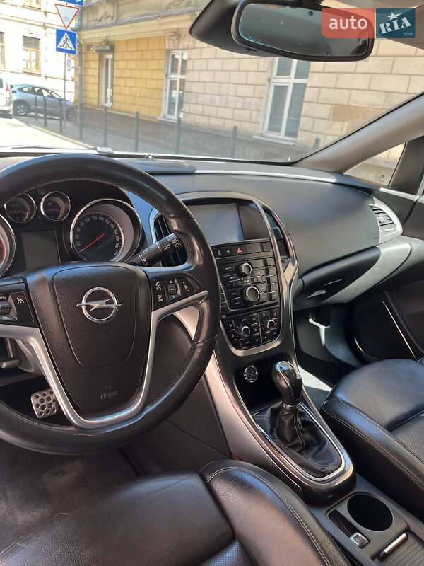 Універсал Opel Astra 2011 в Львові