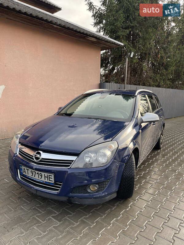 Універсал Opel Astra 2010 в Коломиї