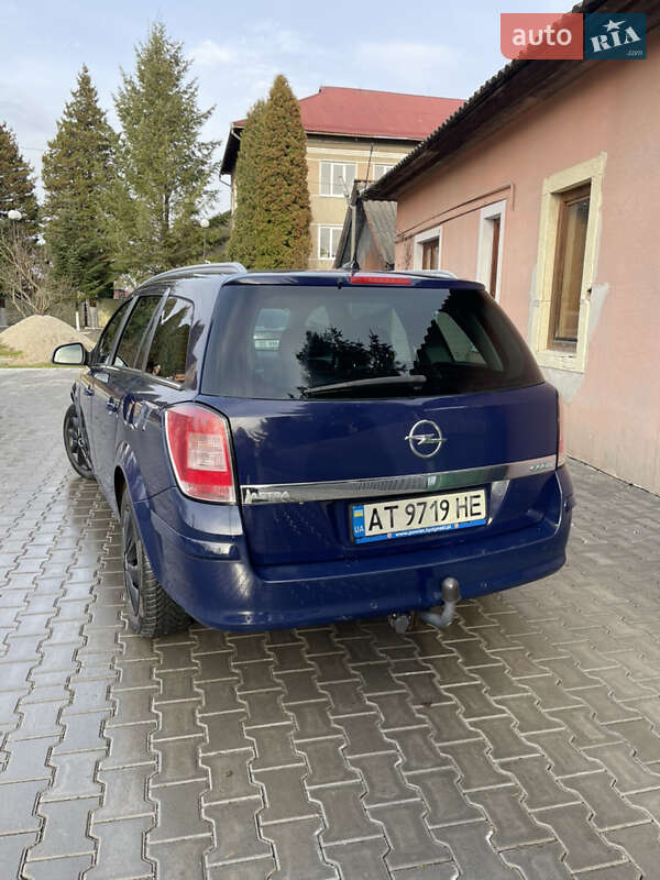 Універсал Opel Astra 2010 в Коломиї