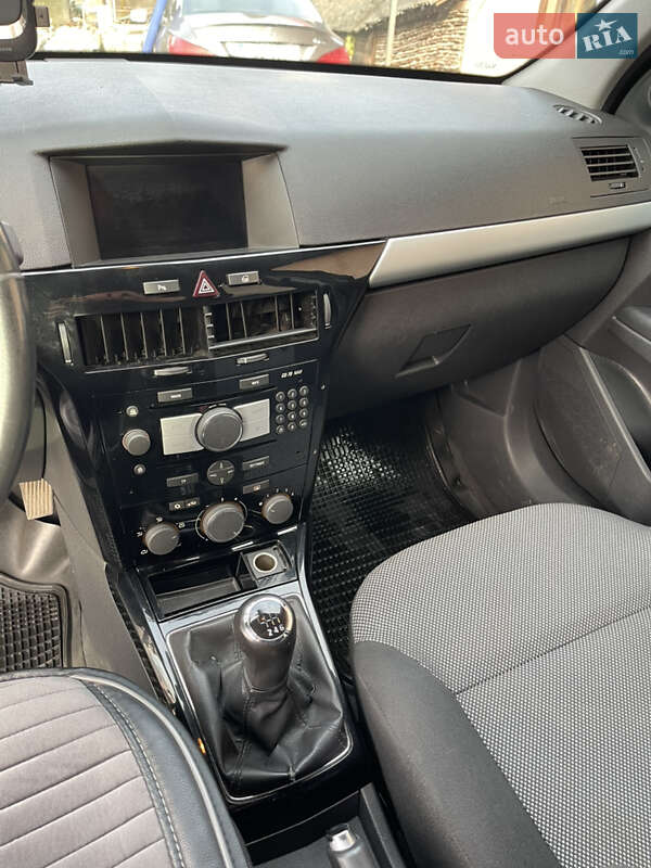 Універсал Opel Astra 2010 в Коломиї