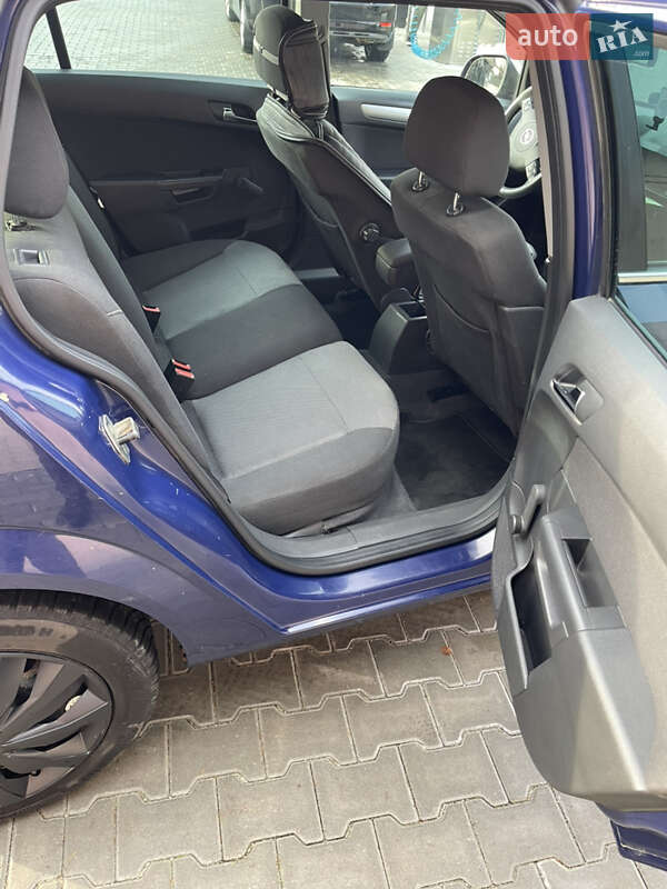 Універсал Opel Astra 2010 в Коломиї